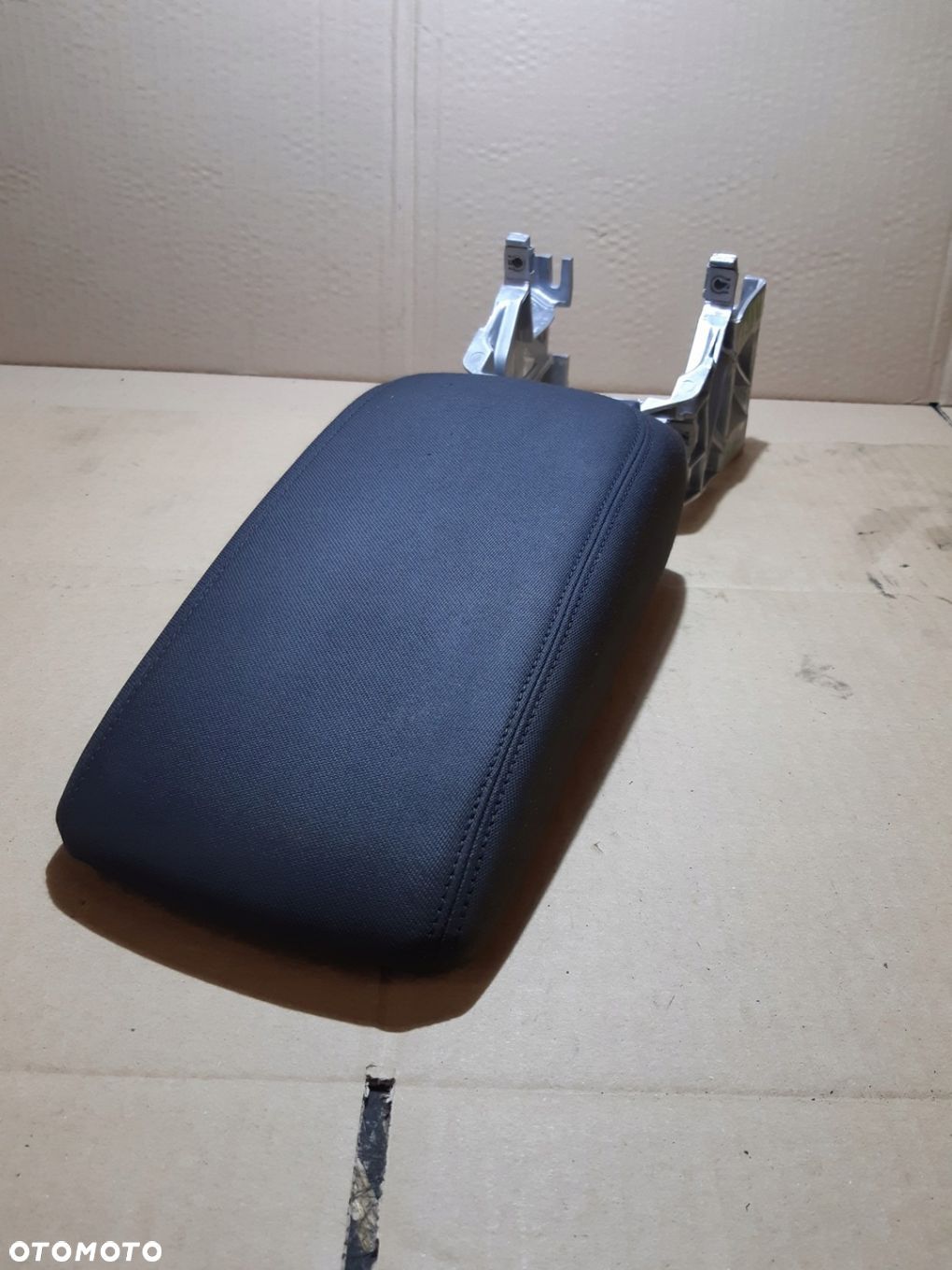 AUDI A3 8V PODŁOKIETNIK PRZÓD 8V0864283 - 1