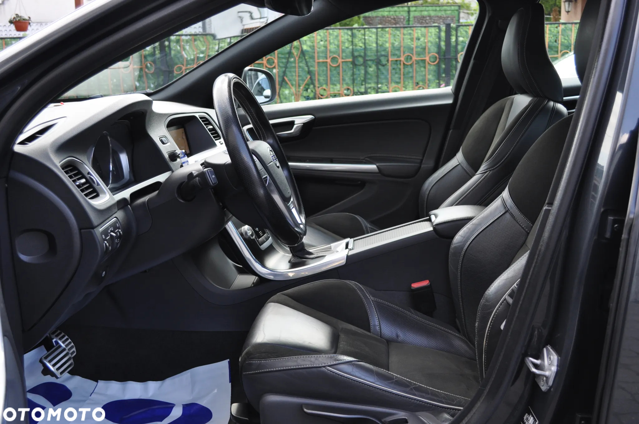 Volvo S60 D2 Geartronic RDesign - 14