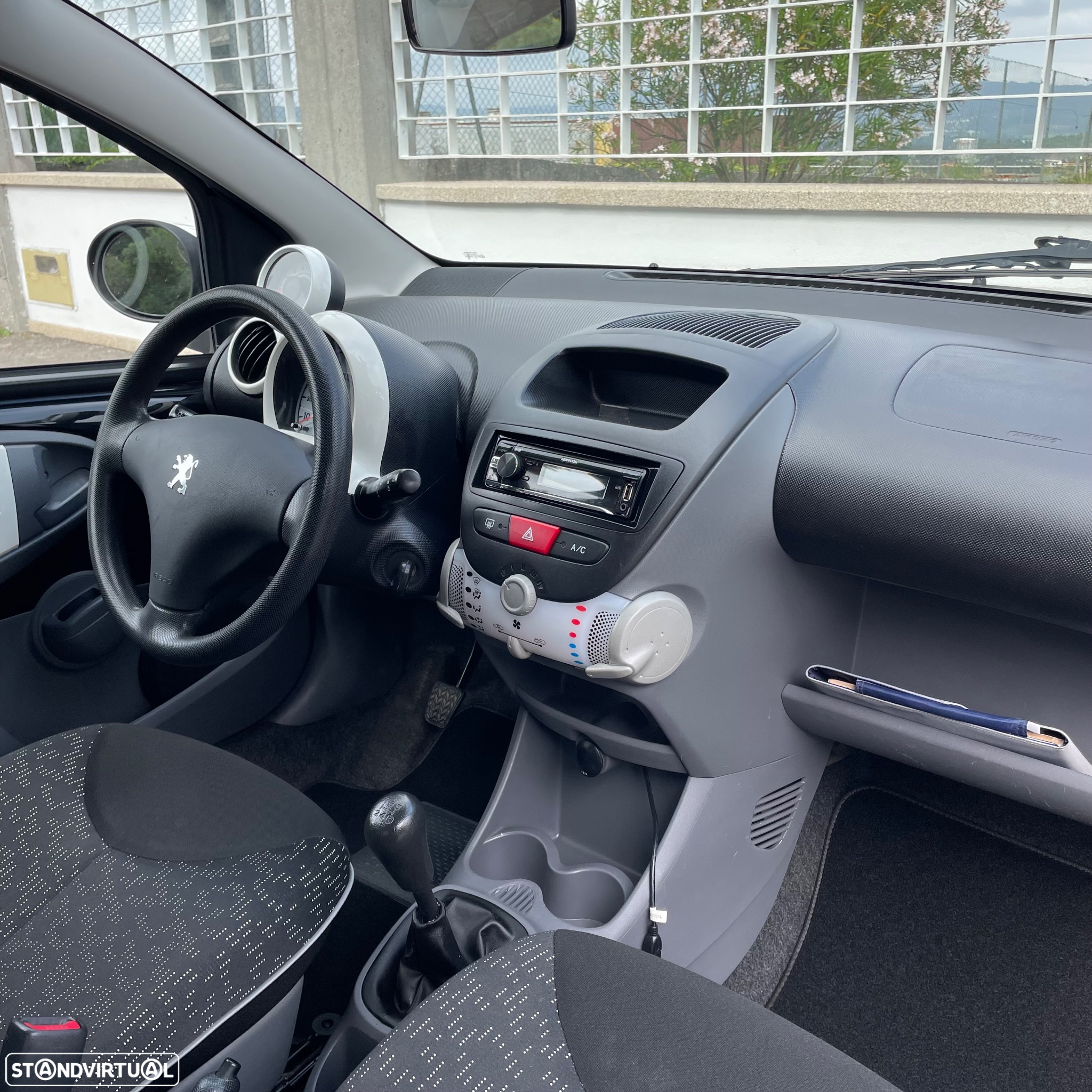Peugeot 107 1.0 Urban - 16