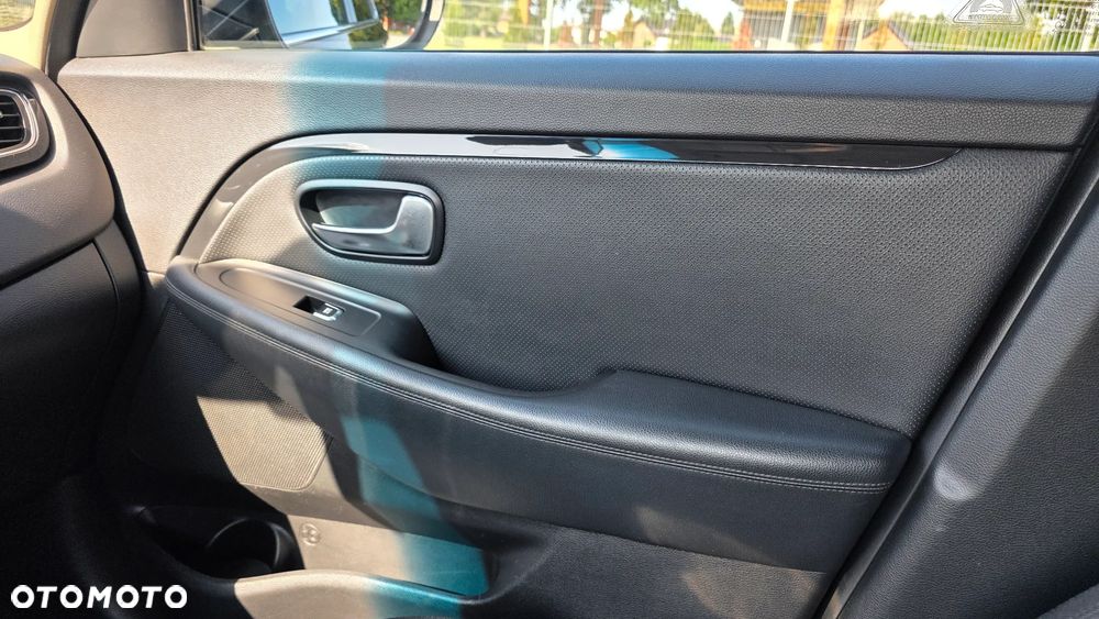 Kia Carens 1.6 GDI S 7os - 17