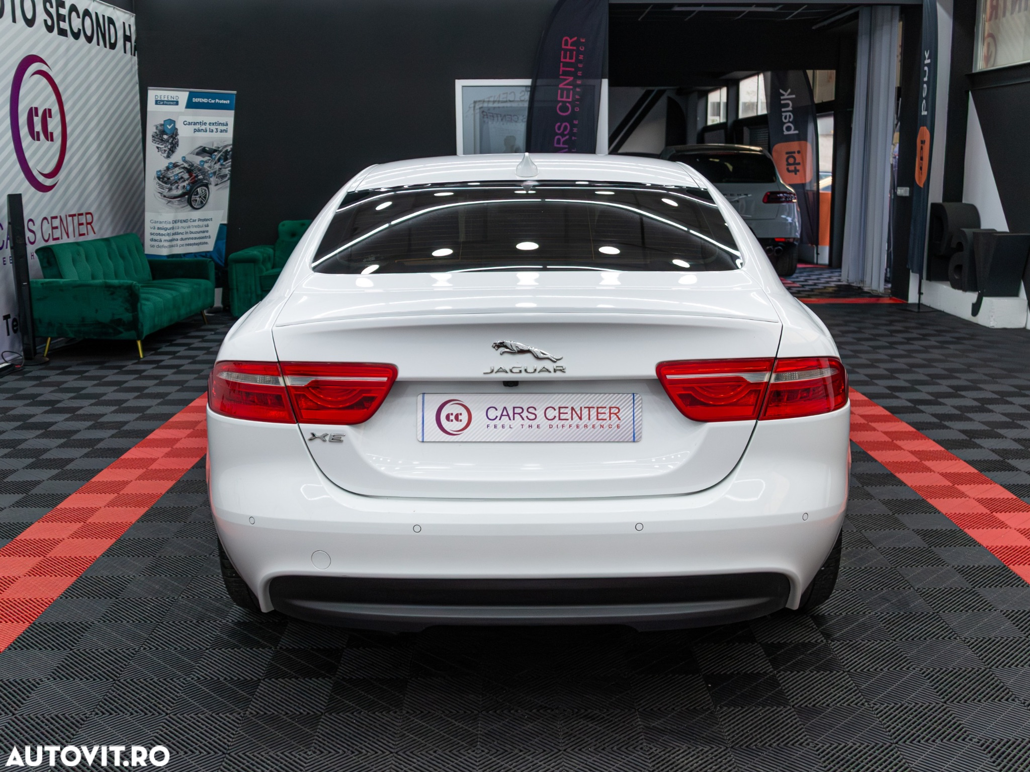 Jaguar XE 2.0 R-Sport - 9