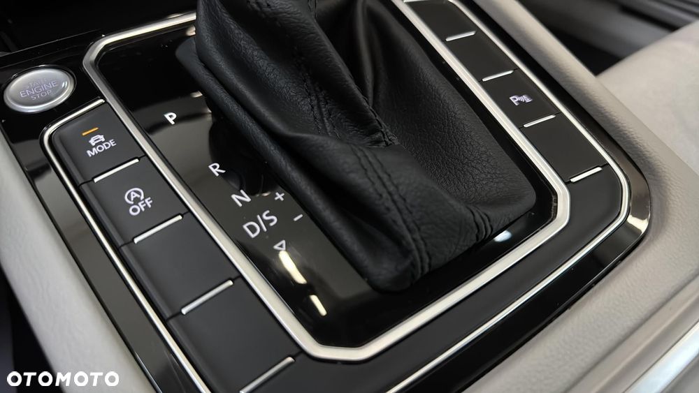 Volkswagen Passat Variant 2.0 TDI EVO Elegance DSG - 23