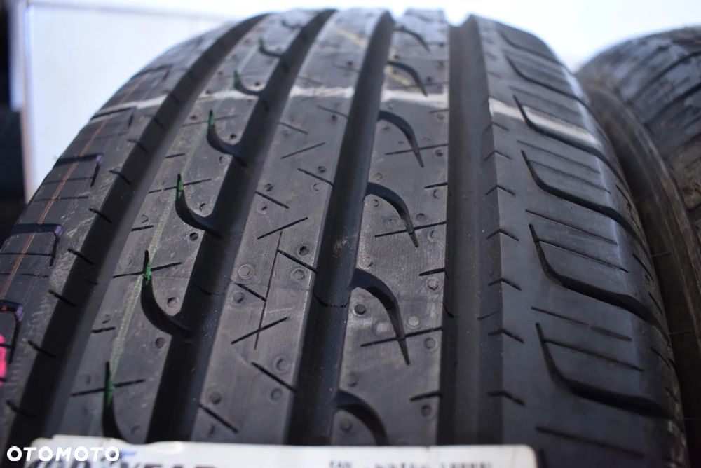 R17 215/60 Goodyear Efficient GRIP SUV 4x4 Cena za parę - 2