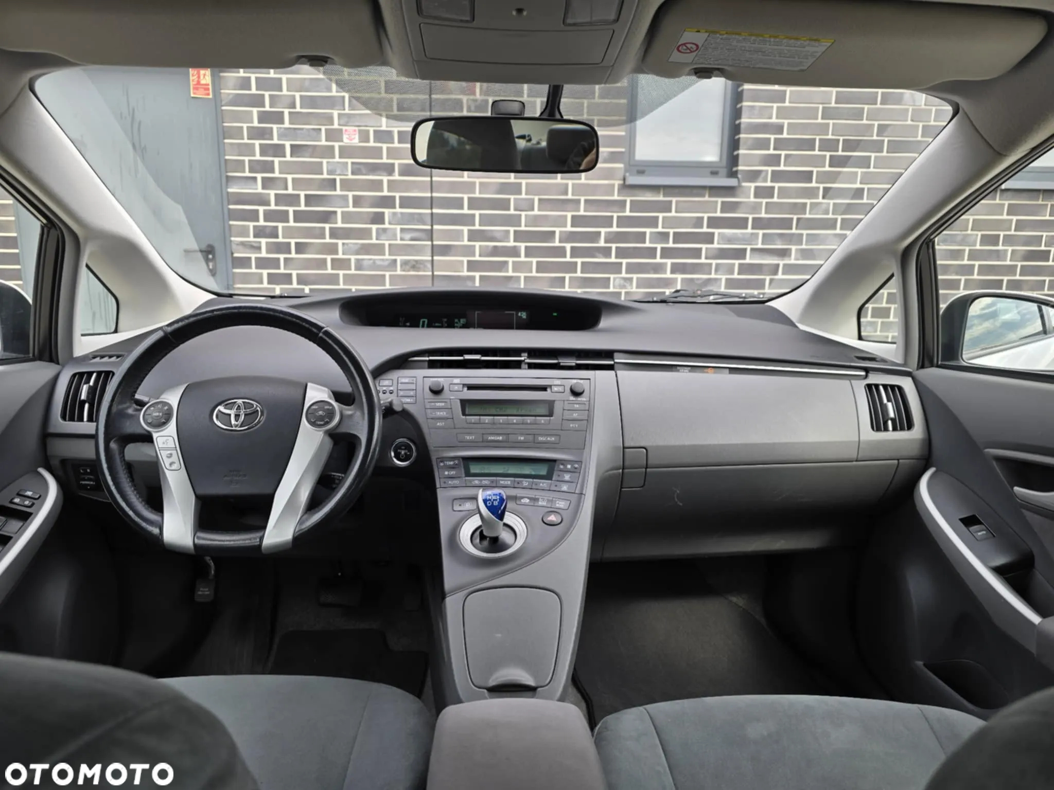 Toyota Prius (Hybrid) Executive - 28