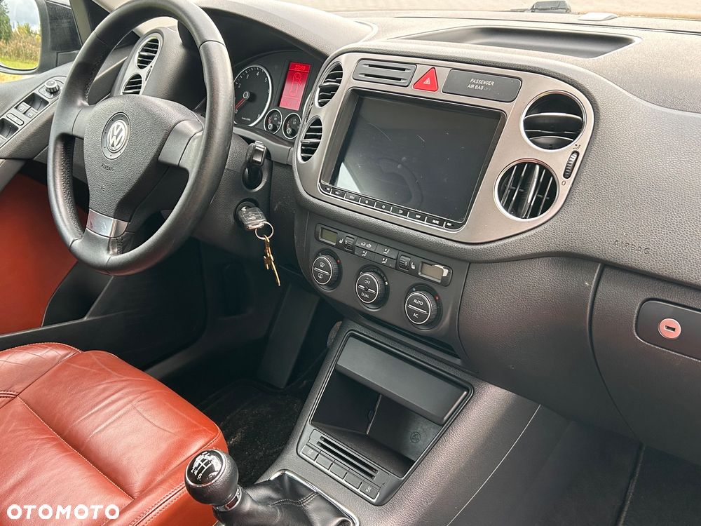 Volkswagen Tiguan - 32