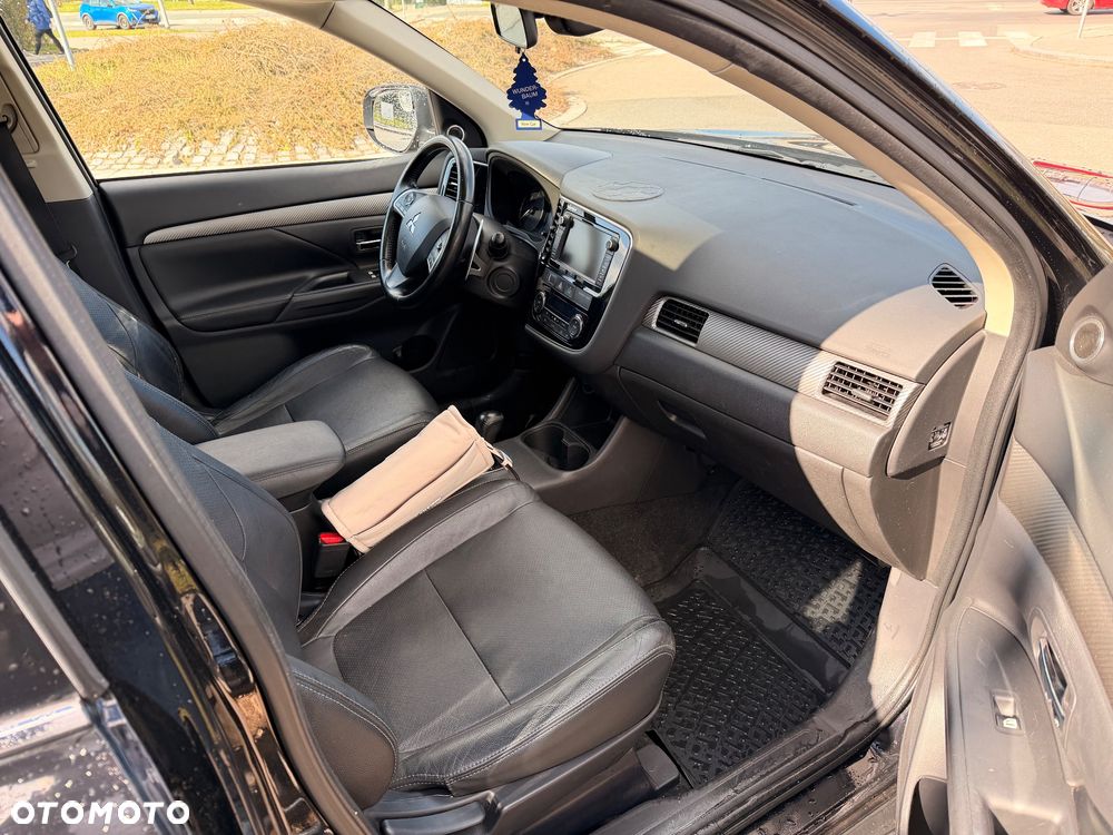 Mitsubishi Outlander - 11