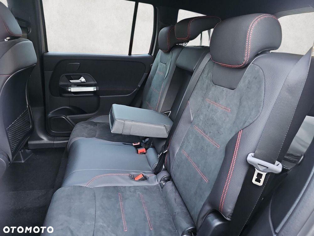 Mercedes-Benz GLB - 12