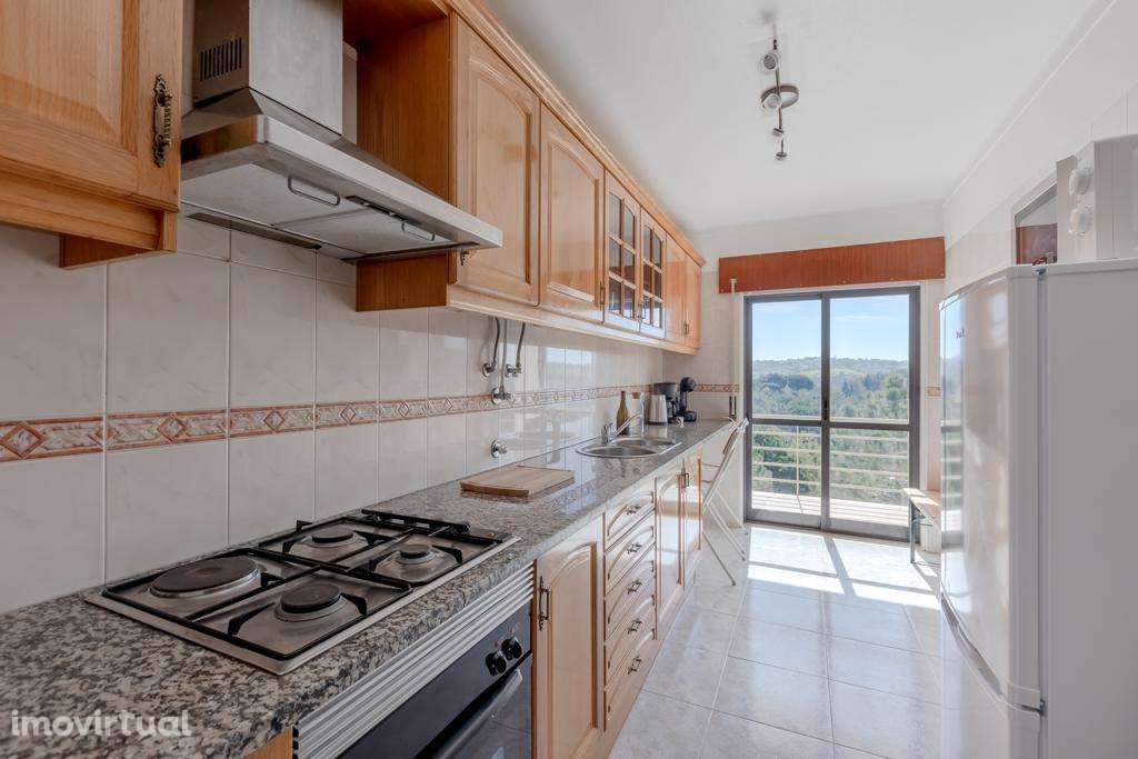 Apartamento luminoso com varanda e vista aberta – Almoinha (Sesimbra) - Grande imagem: 4/9