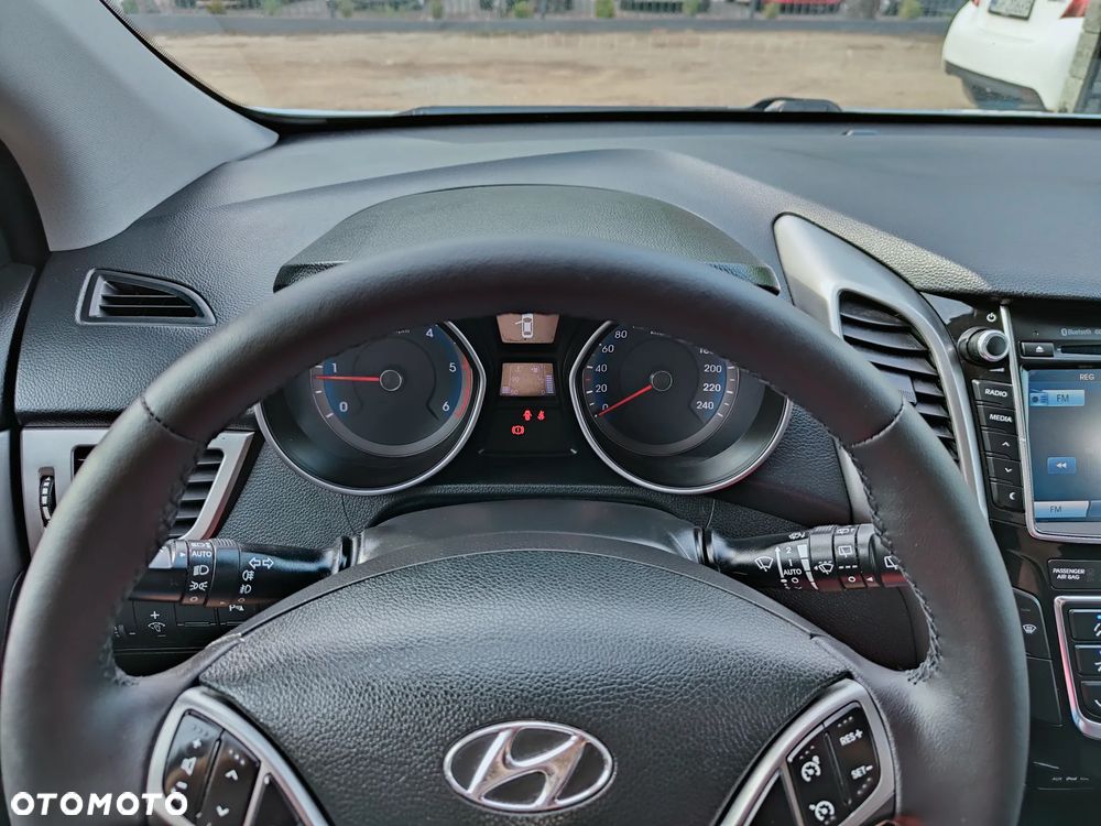Hyundai i30 blue Kombi 1.6 CRDi Classic - 14