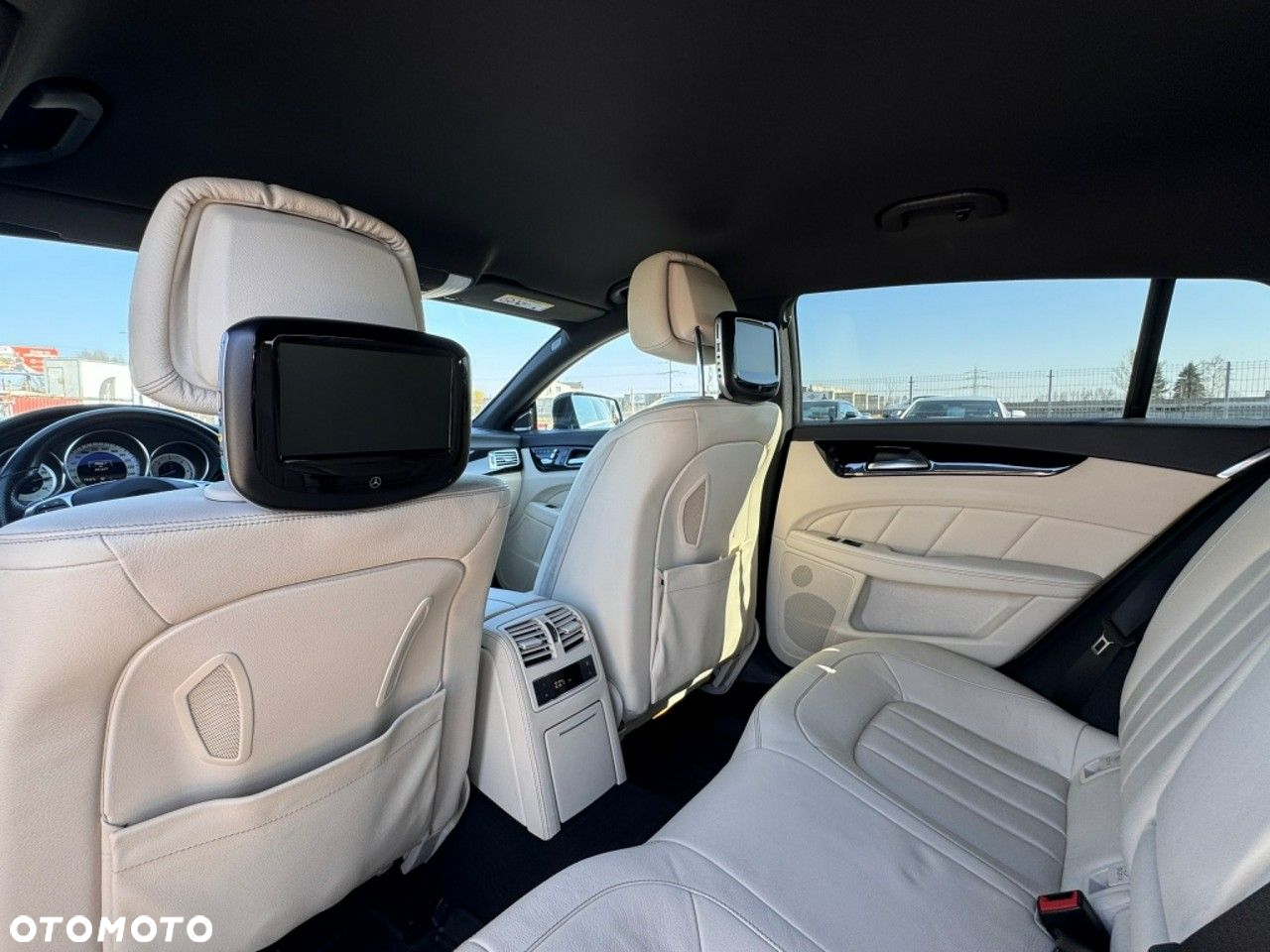 Mercedes-Benz CLS - 21