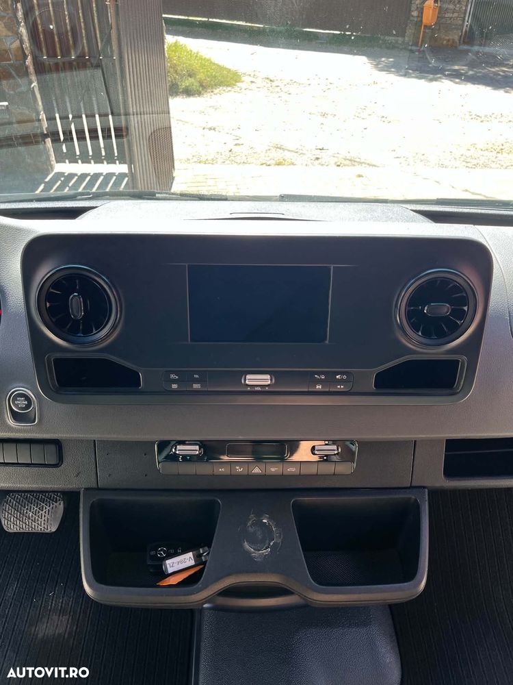 Mercedes-Benz Sprinter - 11