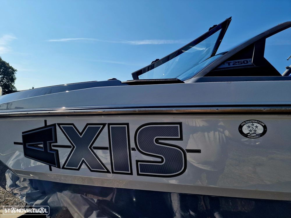 Malibu Axis Wake Research T 250 - 29