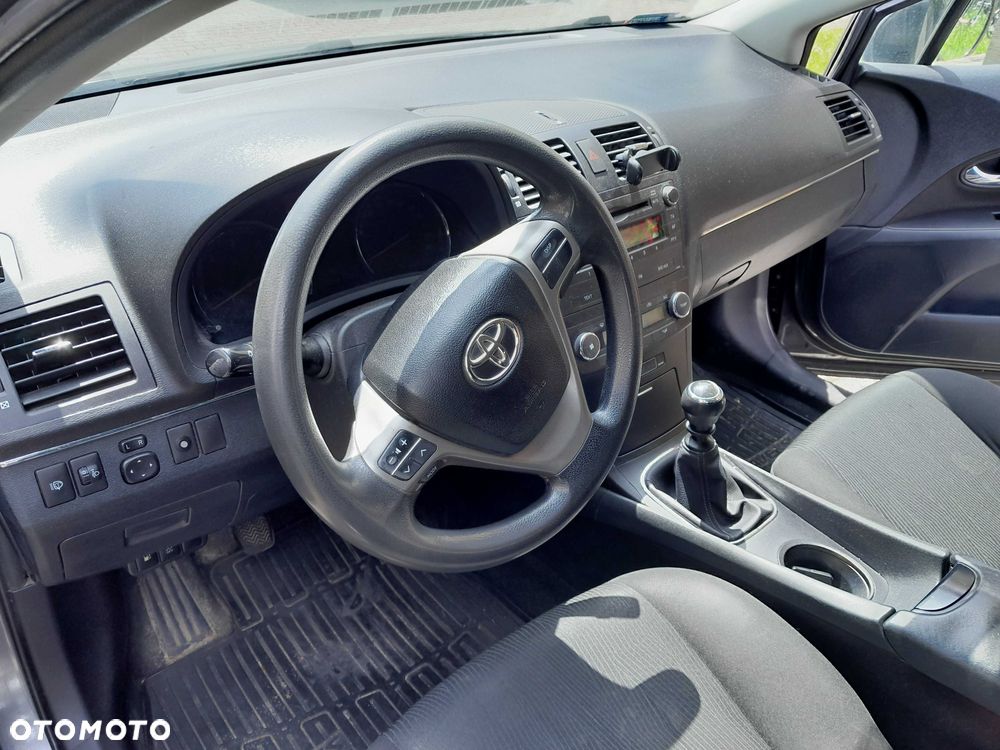 Toyota Avensis - 5
