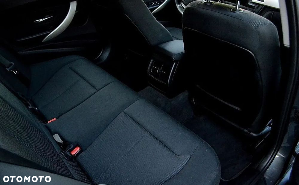 BMW Seria 3 320d - 12