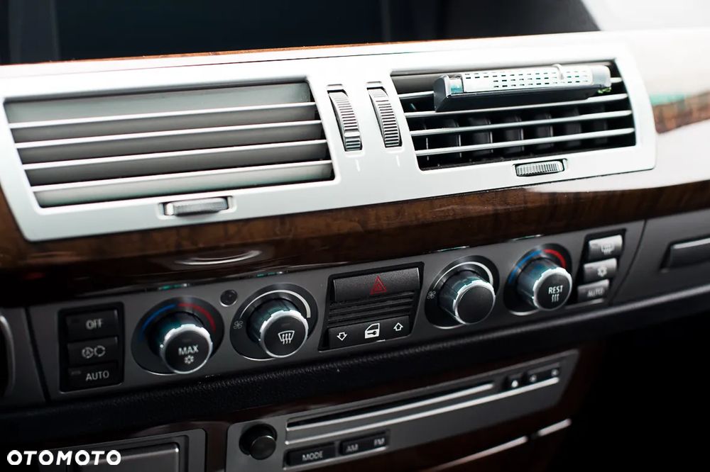 BMW Seria 7 750i - 11