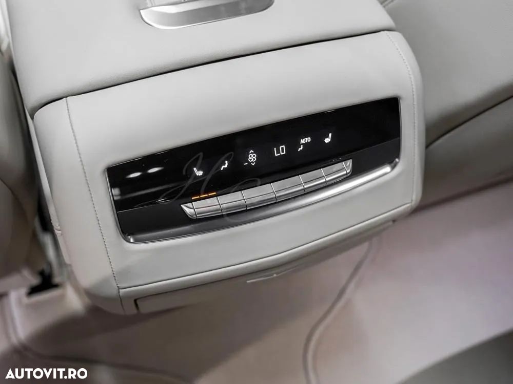 Cadillac Escalade - 32