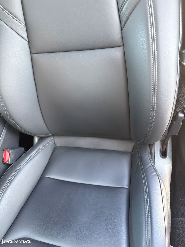 Tesla Model Y Long-Range RWD - 8