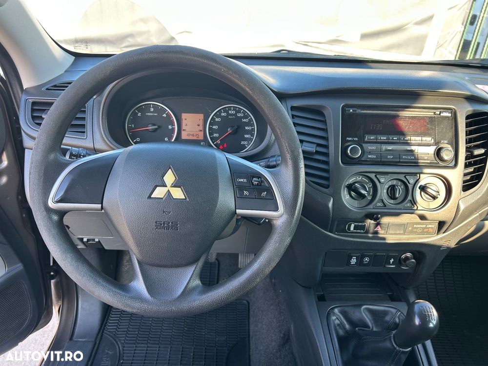 Mitsubishi L200 Double Cab 2.4 DI-D M/T Intense - 15