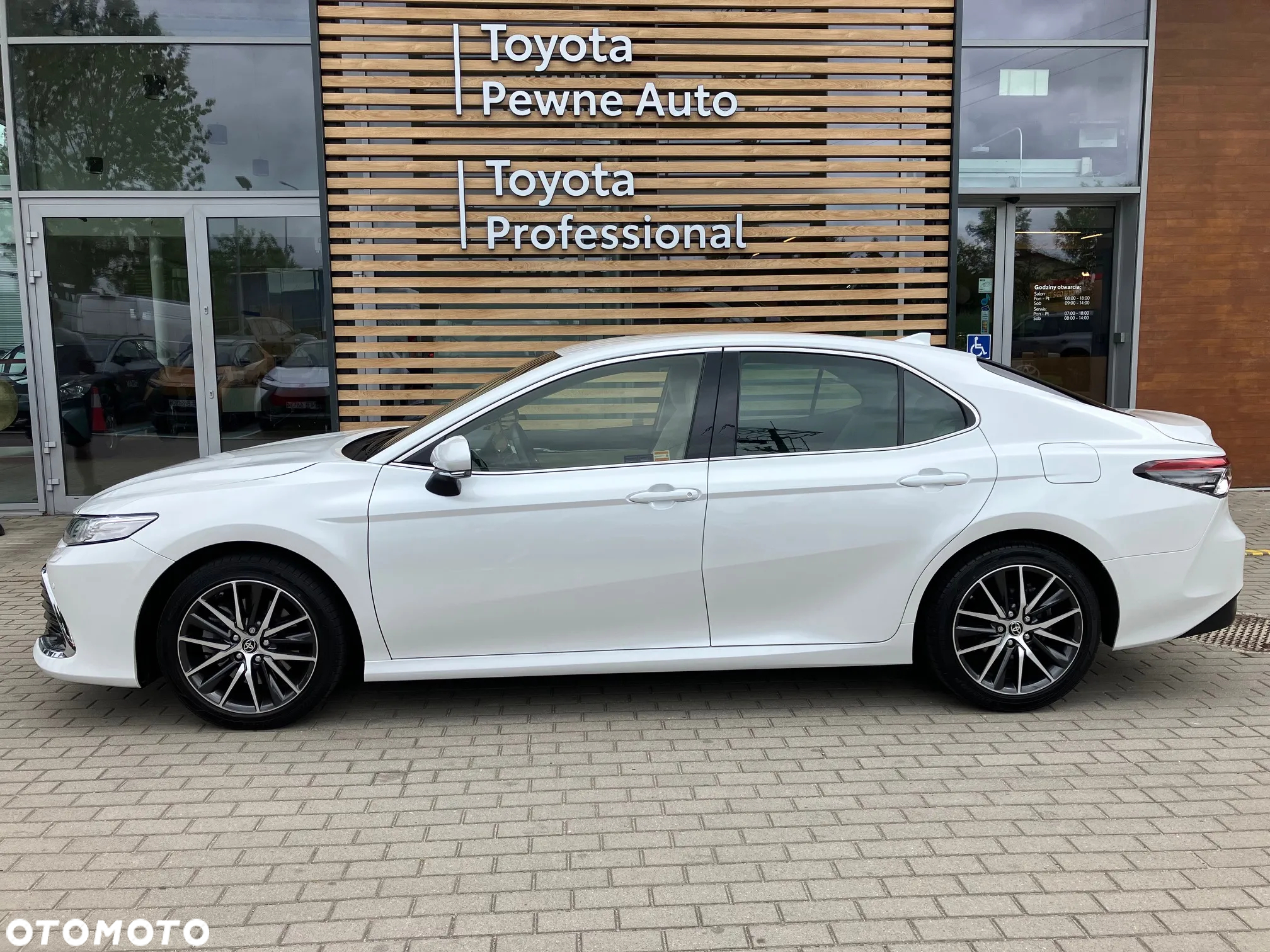 Toyota Camry 2.5 Hybrid Executive CVT - 3