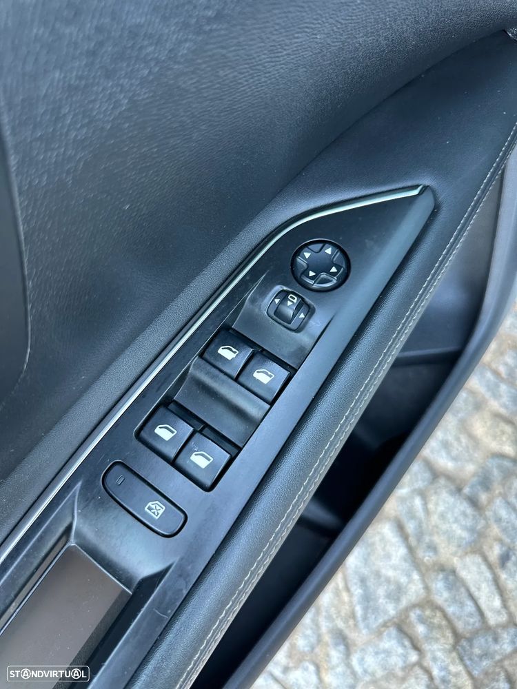 Peugeot 3008 PureTech 130 Stop & Start GPF Allure - 16