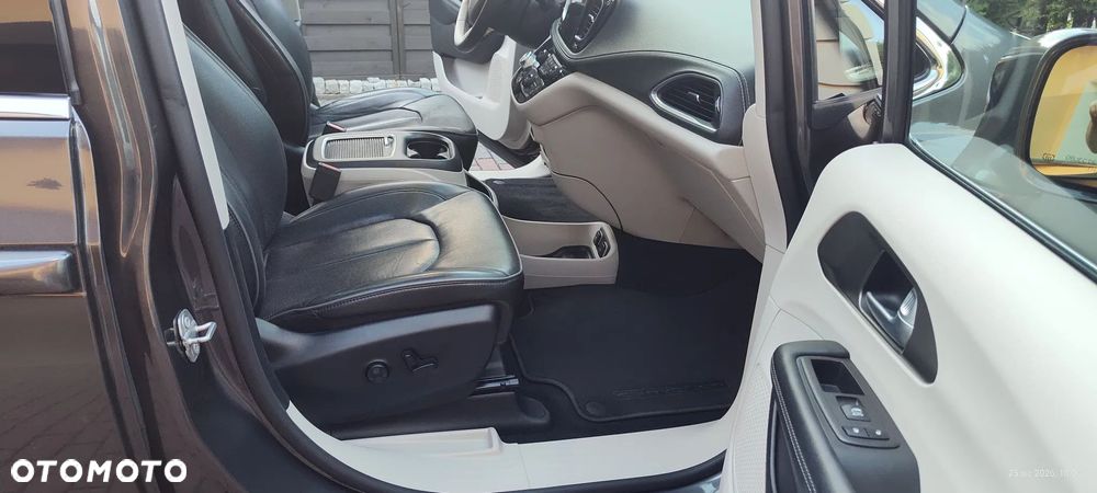 Chrysler Pacifica - 9