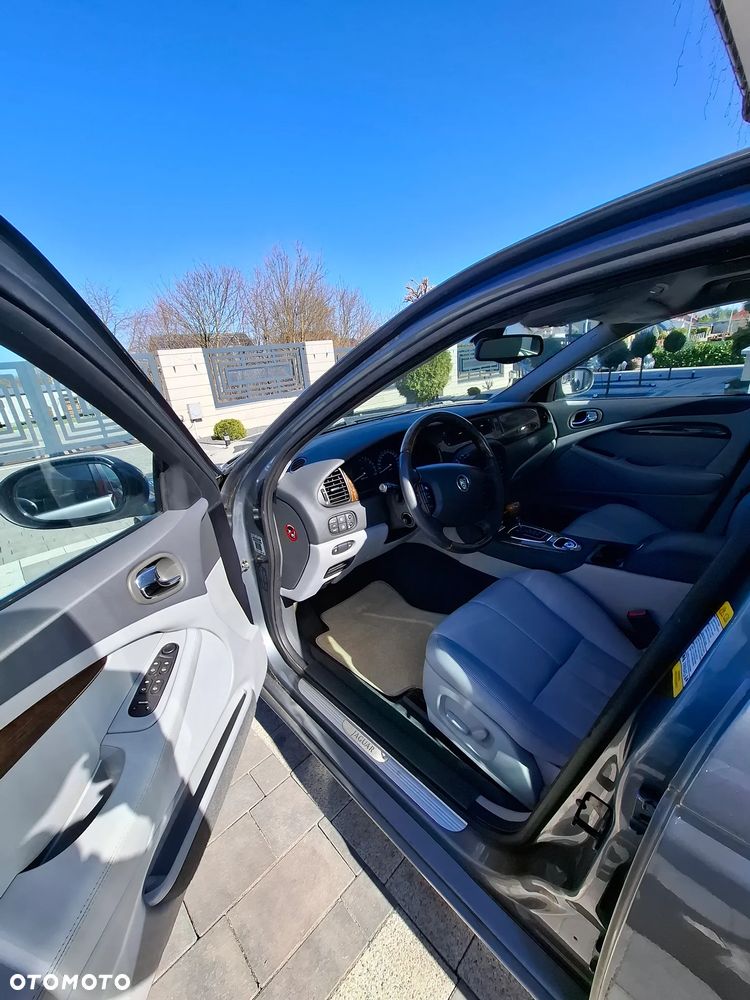 Jaguar S-Type 4.2 V8 - 18