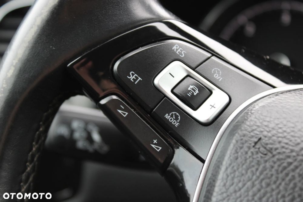 Volkswagen Golf 2.0 BlueTDI Highline - 32