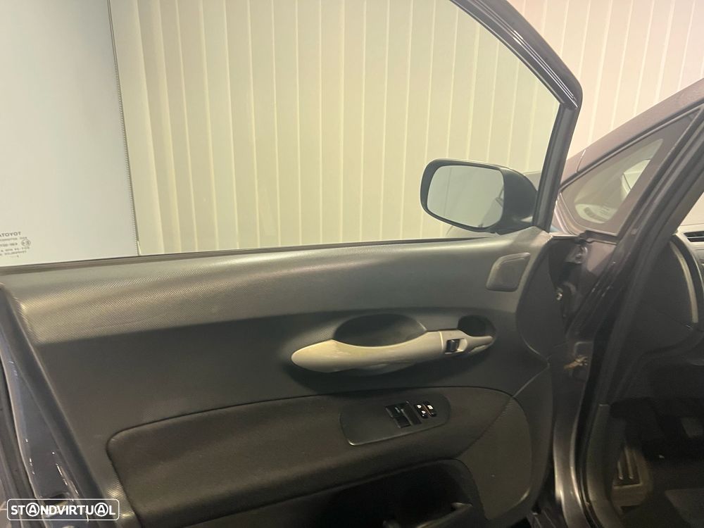 Toyota Auris 1.4 D-4D Sol - 16