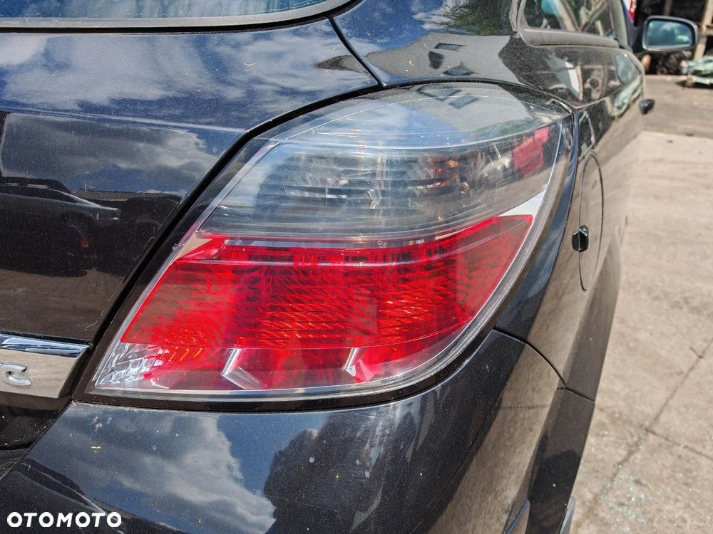 Lampy przód P/L Opel Astra H 3D 2006 rok, 1910 cm3 110 kw, GTC - 2