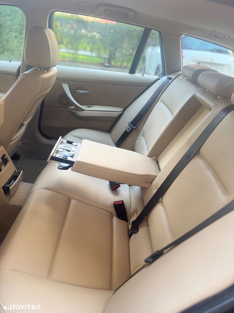 BMW Seria 3 320d DPF Touring Aut. - 6