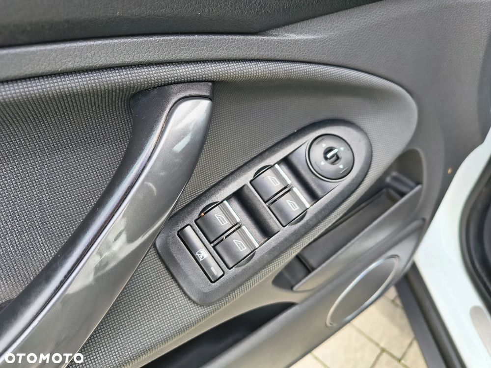 Ford Kuga 2.0 TDCi 2x4 Titanium - 17