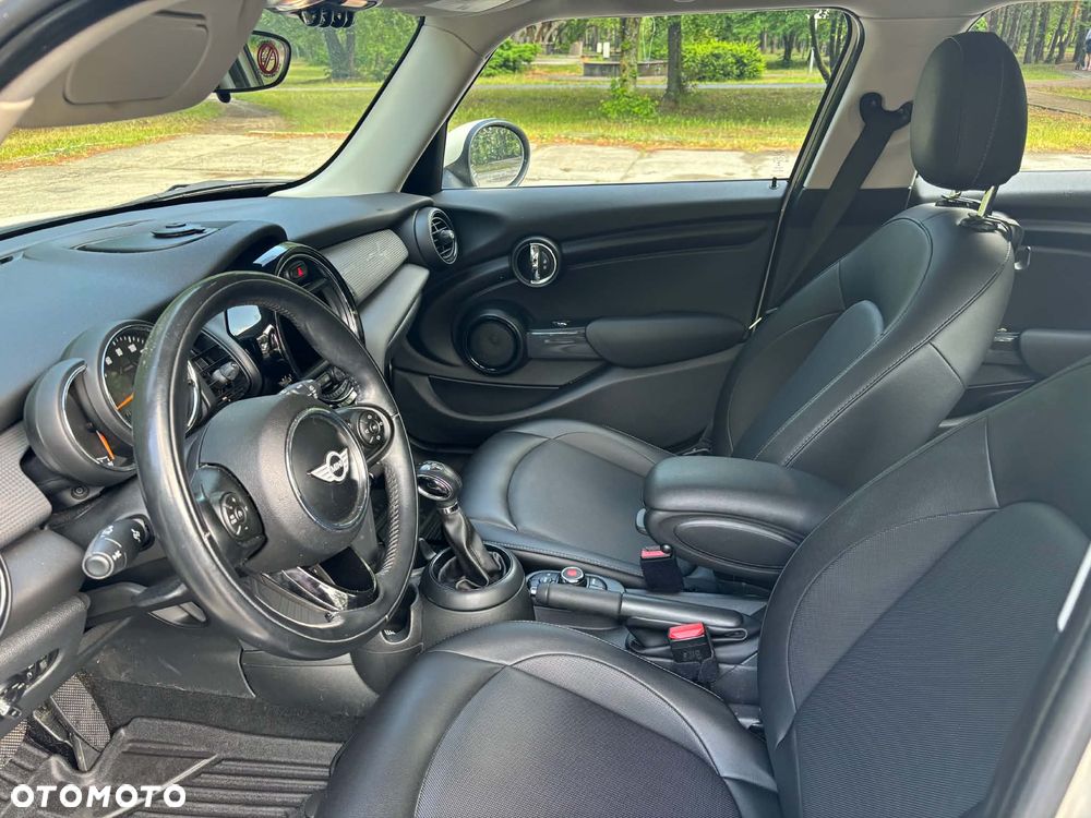 MINI Cooper Seven Chili - 16