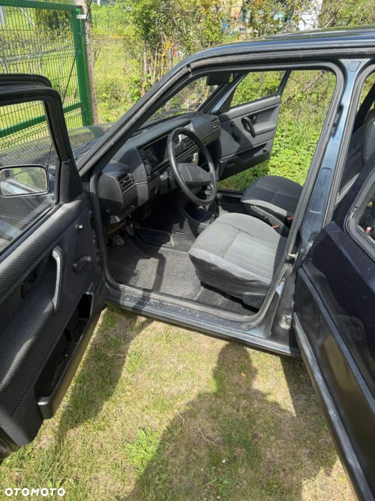 Volkswagen Golf 1.6 CL - 11