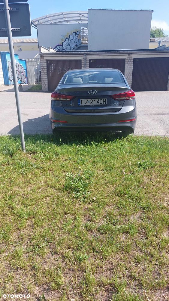 Hyundai Elantra - 7