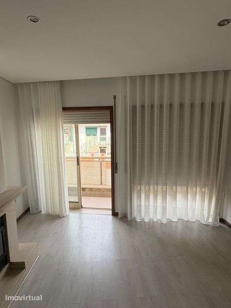 Apartamento T2 com área bruta de 143m - Grande imagem: 4/12