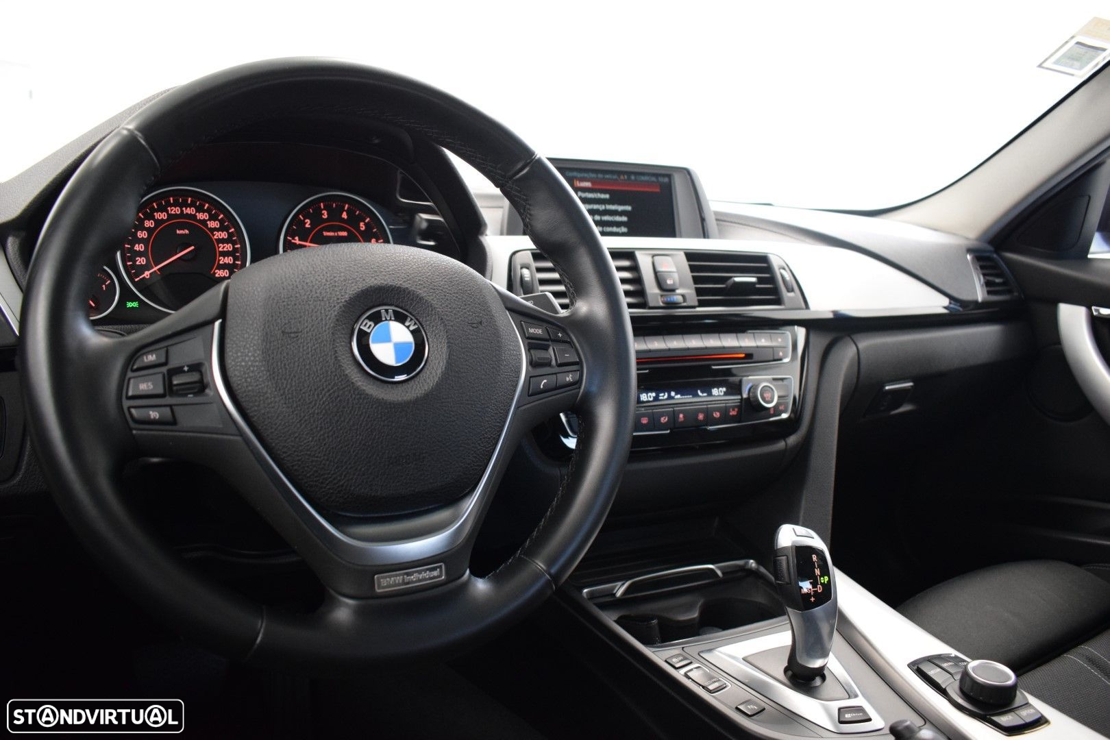BMW 330 e iPerformance - 34