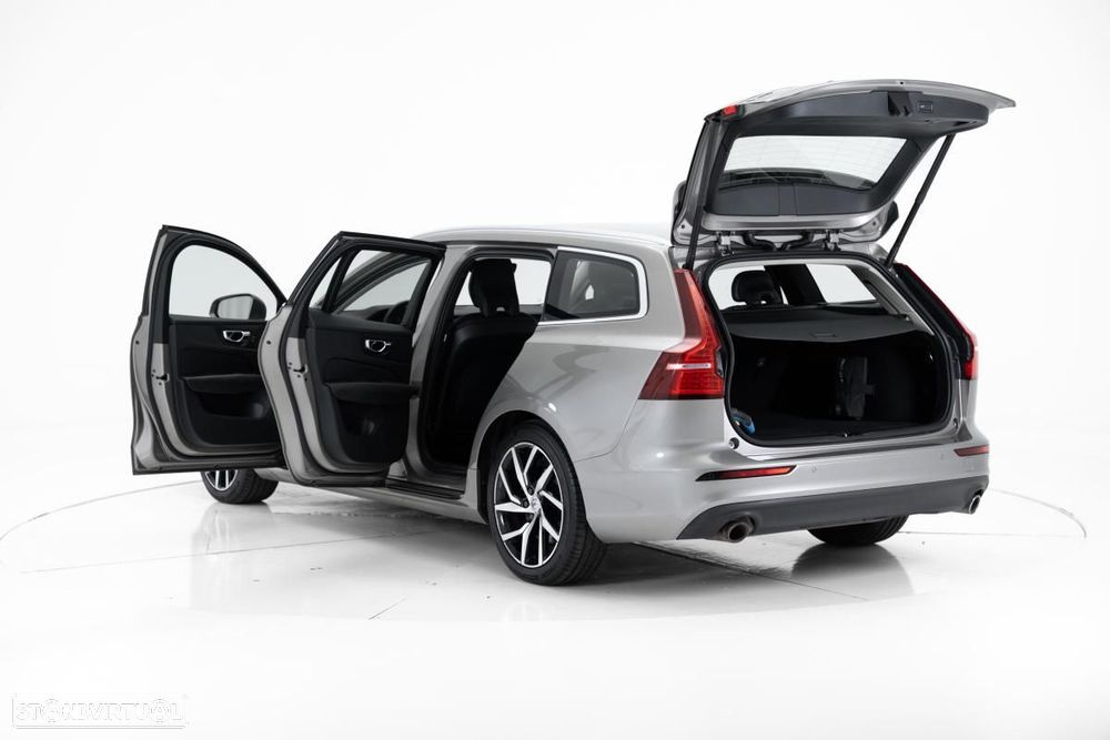 Volvo V60 2.0 T8 AWD TE Momentum Plus - 6