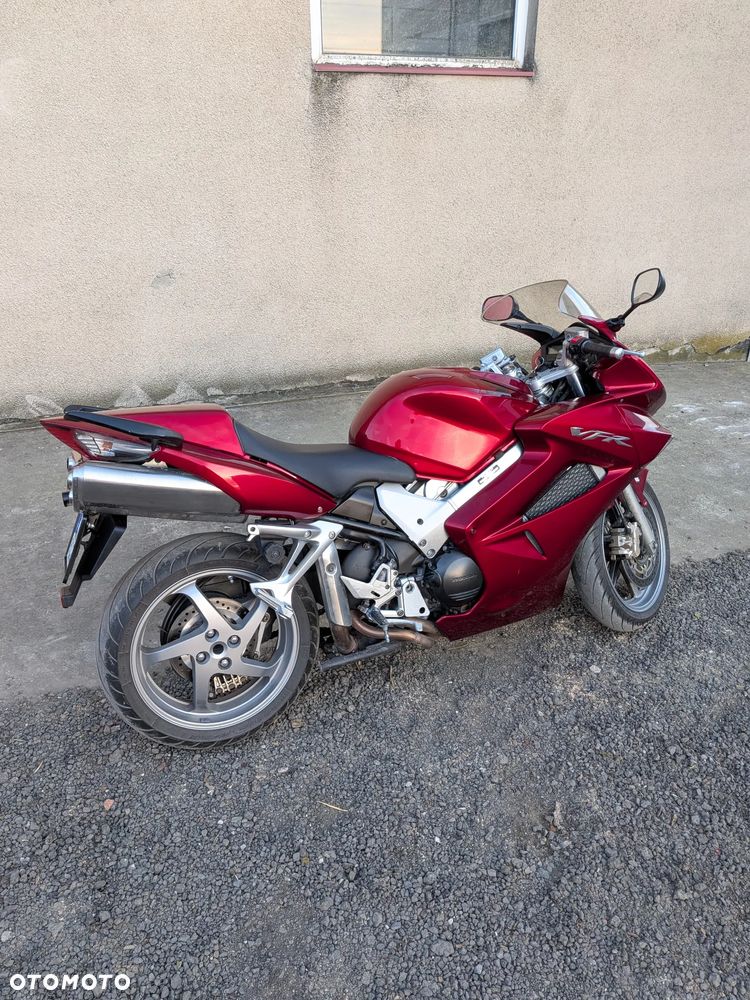 Honda VFR - 3