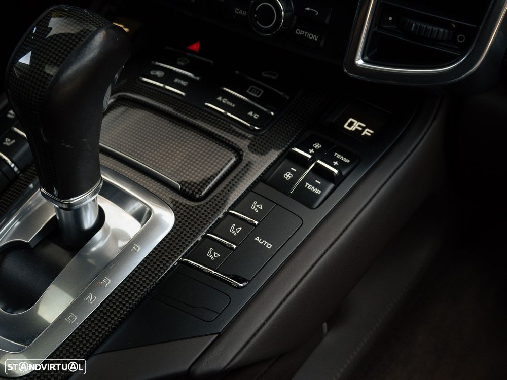 Porsche Cayenne S - 32