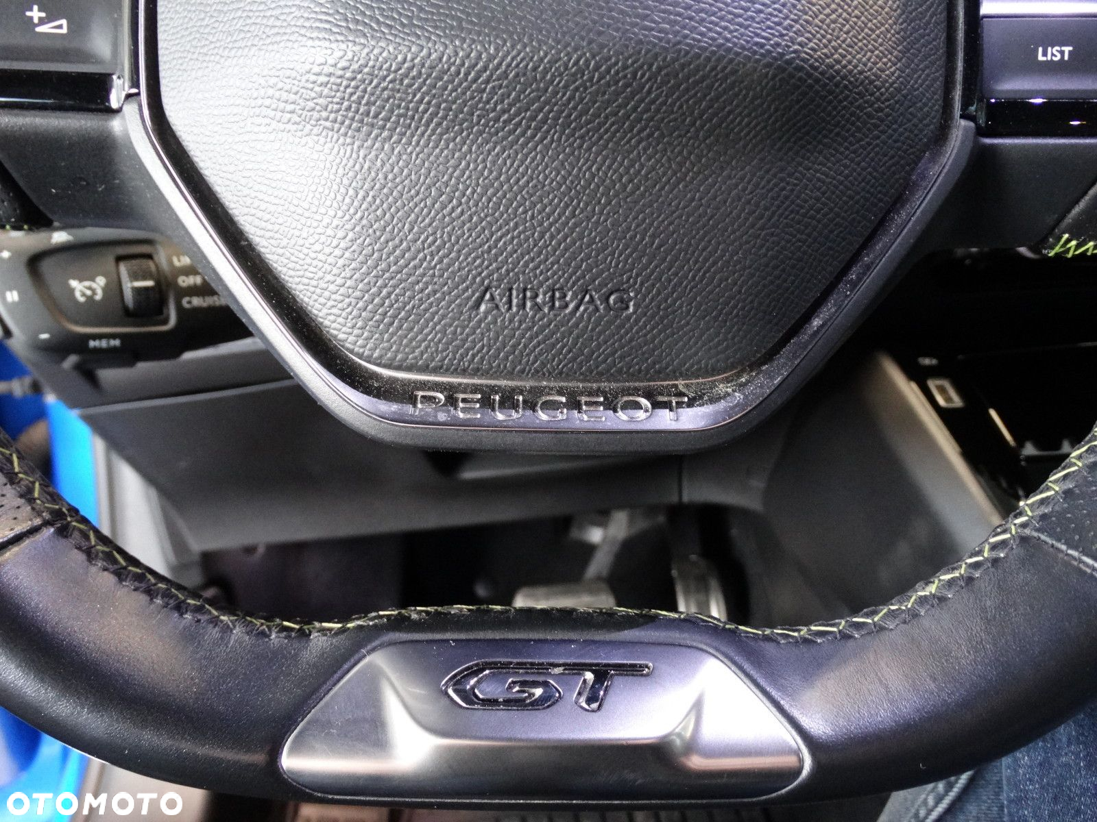 Peugeot 208 - 24