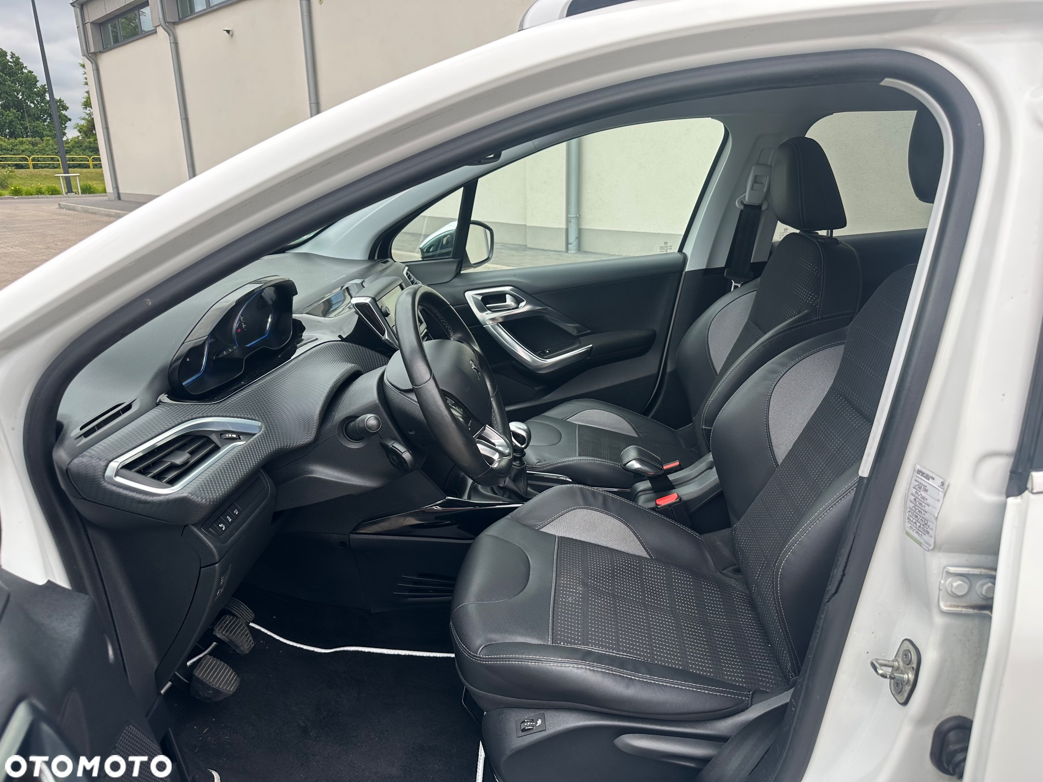 Peugeot 2008 BlueHDi FAP 120 STOP & START Allure - 26