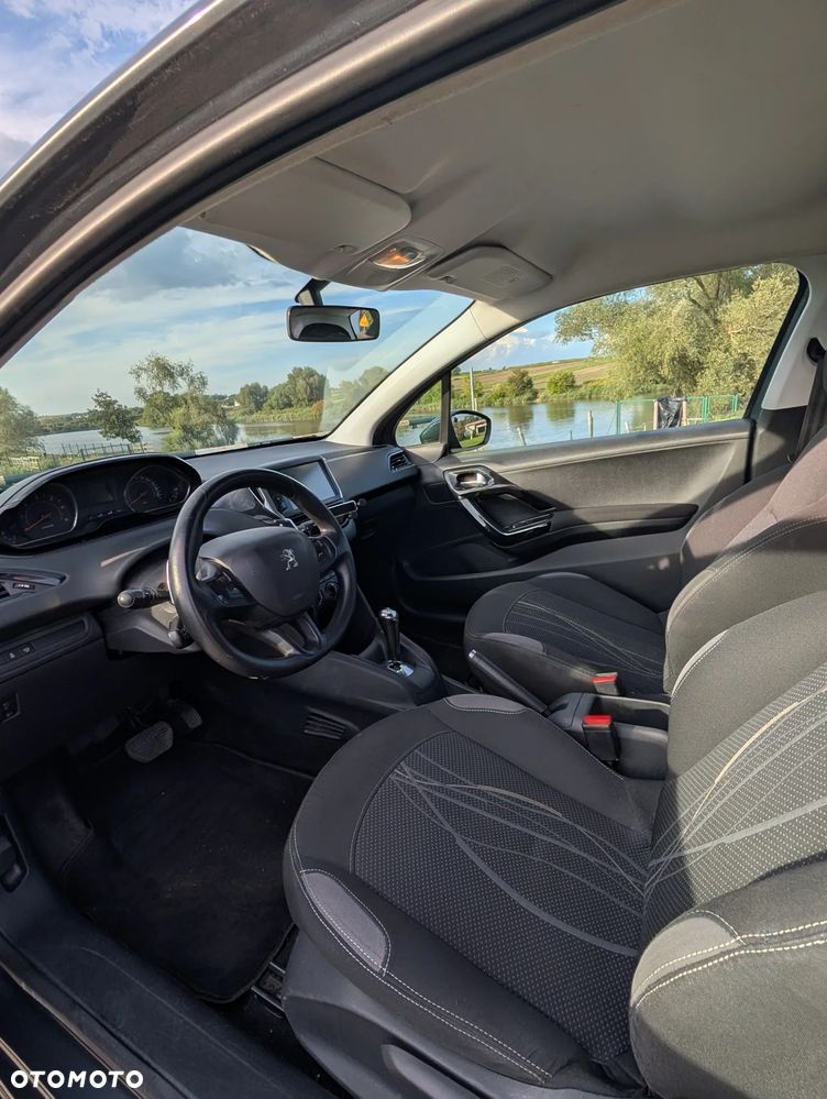 Peugeot 208 - 14
