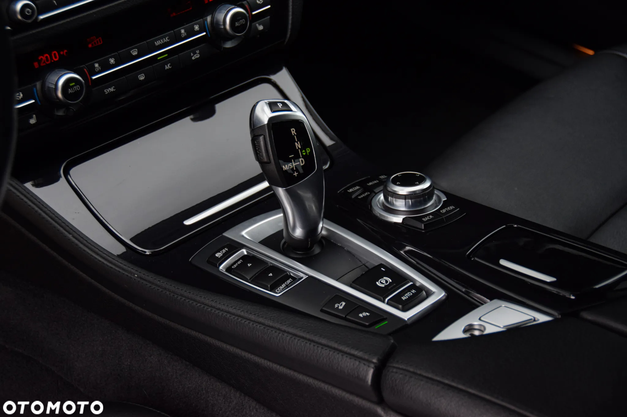 BMW Seria 5 520d xDrive - 13