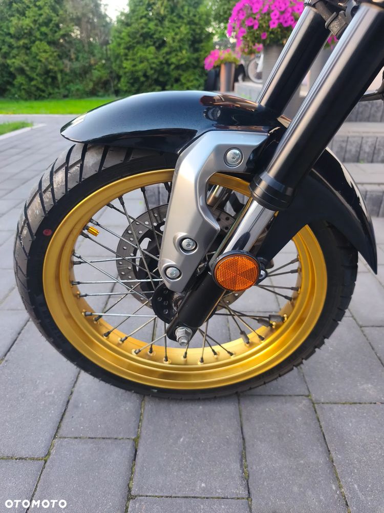 Yamaha XSR - 18