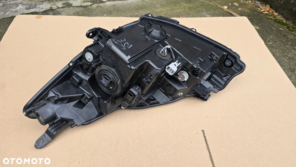 Toyota Yaris III Lift 17-20 Lampa Prawa Przednia Z LED DRL Oryginał - 6