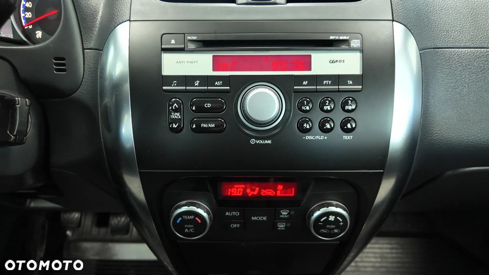 Suzuki SX4 1.6 Premium - 23