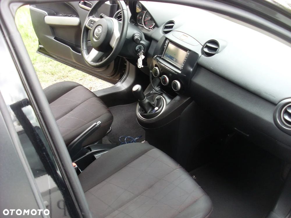 Mazda 2 1.3 Navi + - 8