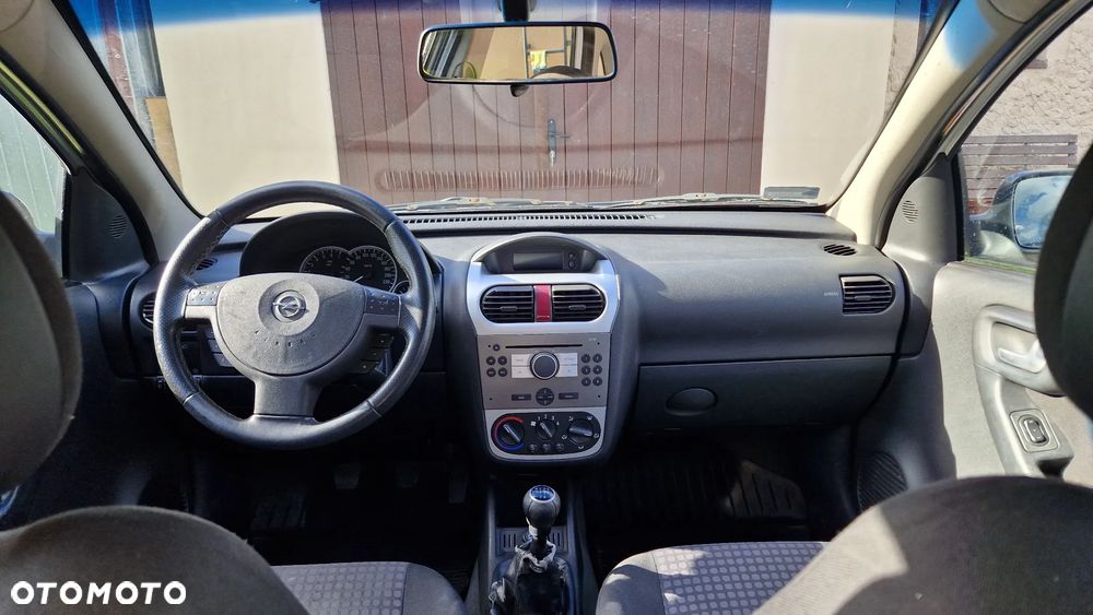 Opel Corsa 1.2 16V - 12