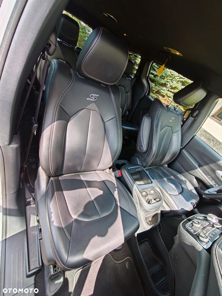 Chrysler Pacifica - 23