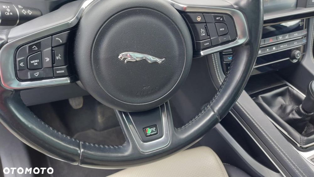 Jaguar F-Pace 20d AWD R-Sport - 26